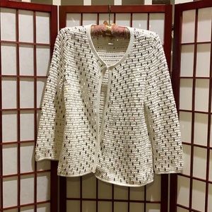 A Beautiful Chico’s White Cardigan (Small)
